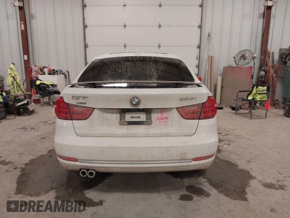 2016 BMW 3 Series GT 328i xDrive with VIN WBA8Z5C54GG500965, listed as a IAAI auction lot 41254000 with 115,672 mi miles. Bid and sale history available at carsss.com. Image 16.