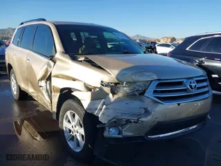 2013 Toyota Highlander with VIN 5TDZK3EH0DS107053, listed as a IAAI auction lot 41679784 with 136,100 mi miles. Bid and sale history available at carsss.com. Image 6.