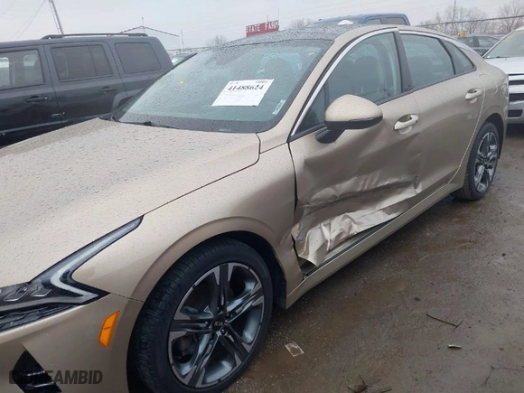 2021 Kia K5 EX with VIN 5XXG34J24MG039286, listed as a IAAI auction lot 41488624 with 27,220 mi miles. Bid and sale history available at carsss.com. Image 6.