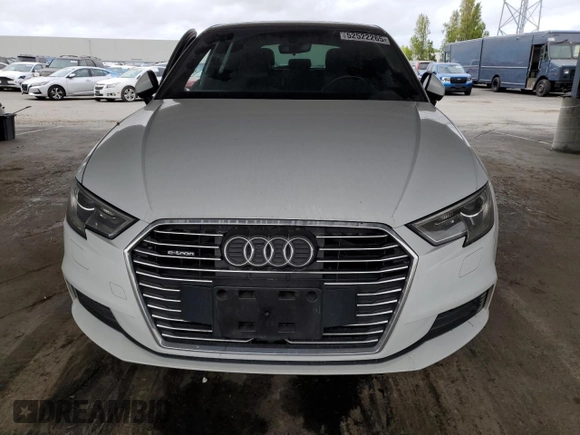 2017 Audi A3 e-tron Sportback Premium z VIN WAUUPBFF6HA107710, wystawiony jako Copart lot #52522265 z przebiegiem 104 705 mil mil oraz Szkoda całkowita • Salvage title. Historia ofert i sprzedaży dostępna na DreamBid. Obrazek 5.