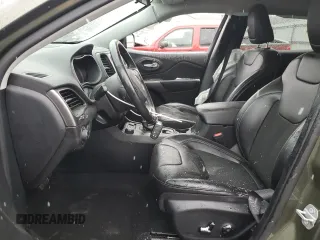 2020 Jeep Cherokee Latitude Plus z VIN 1C4PJMLXXLD518321, wystawiony jako Copart lot #86554184 z przebiegiem 76 611 mil mil oraz Szkoda całkowita • Salvage title. Historia ofert i sprzedaży dostępna na DreamBid. Obrazek 7.