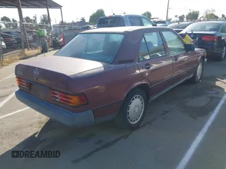 1987 Mercedes-Benz 190 z VIN WDBDB26D9HF306901, wystawiony jako IAAI lot #42018142 z przebiegiem 190 364 mil mil oraz . Historia ofert i sprzedaży dostępna na DreamBid. Obrazek 4.