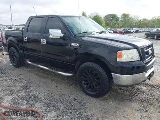 2004 Ford F-150 XLT with VIN 1FTRW12W64KC60197, listed as a IAAI auction lot 41952125 with 282,657 mi miles. Bid and sale history available at carsss.com. Image 1.