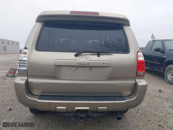 2006 Toyota 4Runner Limited with VIN JTEBT17R568030272, listed as a IAAI auction lot 41958596 with 220,847 mi miles. Bid and sale history available at carsss.com. Image 16.