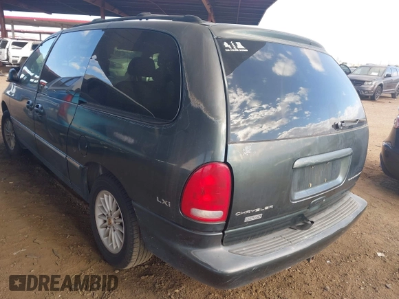 2000 Chrysler Town & Country LXi with VIN 1C4GP54L5YB671398, listed as a IAAI auction lot 41736027 with 131,923 mi miles. Bid and sale history available at carsss.com. Image 3.