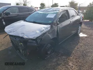 2010 Toyota Corolla z VIN 1NXBU4EEXAZ320327, wystawiony jako IAAI lot #41898009 z przebiegiem 180 170 mil mil oraz . Historia ofert i sprzedaży dostępna na DreamBid. Obrazek 2.