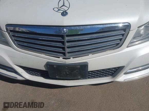 2014 Mercedes-Benz C 250 Sport z VIN WDDGF4HB1EA893149, wystawiony jako IAAI lot #41865343 z przebiegiem 188 557 mil mil oraz . Historia ofert i sprzedaży dostępna na DreamBid. Obrazek 6.