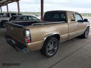 2001 Chevrolet Silverado 1500 LS with VIN 2GCEC19V411218420, listed as a IAAI auction lot 41900589 with 209,953 mi miles. Bid and sale history available at carsss.com. Image 4.