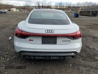 2024 Audi RS e-tron GT z VIN WAUBHBFW7R7901666, wystawiony jako Copart lot #86443564 z przebiegiem Nie podano mil oraz Szkody całkowita. Historia ofert i sprzedaży dostępna na DreamBid. Obrazek 6.