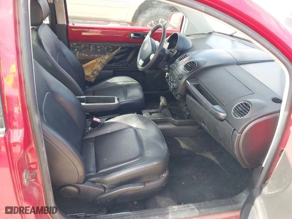 2007 Volkswagen New Beetle Coupe with VIN 3VWPW31CX7M516734, listed as a IAAI auction lot 42064352 with 69,898 mi miles. Bid and sale history available at carsss.com. Image 5.