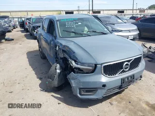 2021 Volvo XC40 Momentum z VIN YV4162UK4M2477791, wystawiony jako IAAI lot #41838849 z przebiegiem 25 944 mil mil oraz . Historia ofert i sprzedaży dostępna na DreamBid. Obrazek 1.