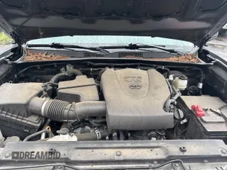 2021 Toyota Tacoma SR z VIN 5TFCZ5AN2MX279975, wystawiony jako IAAI lot #42477503 z przebiegiem 50 690 mil mil oraz . Historia ofert i sprzedaży dostępna na DreamBid. Obrazek 35.