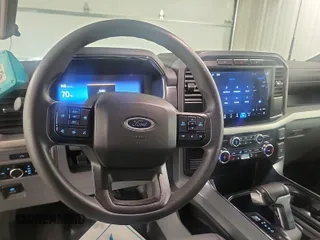 2023 Ford F-150 Lightning Pro z VIN 1FTVW1EL0PWG02840, wystawiony jako IAAI lot #42379448 z przebiegiem 52 710 mil mil oraz . Historia ofert i sprzedaży dostępna na DreamBid. Obrazek 8.