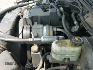 2000 Chevrolet S-10 LS Xtreme z VIN 1GCCS195XYK237767, wystawiony jako IAAI lot #42984808 z przebiegiem 383 552 mil mil oraz . Historia ofert i sprzedaży dostępna na DreamBid. Obrazek 19.