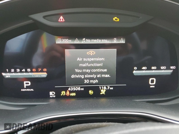 2021 Audi SQ7 Prestige z VIN WA1VWBF77MD022512, wystawiony jako Copart lot #65080404 z przebiegiem 43 506 mil mil oraz Szkoda całkowita • Salvage title. Historia ofert i sprzedaży dostępna na DreamBid. Obrazek 9.