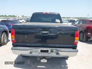 2003 GMC Sierra 1500HD SLE z VIN 1GTGK13U63F136146, wystawiony jako IAAI lot #42020608 z przebiegiem 170 466 mil mil oraz . Historia ofert i sprzedaży dostępna na DreamBid. Obrazek 16.