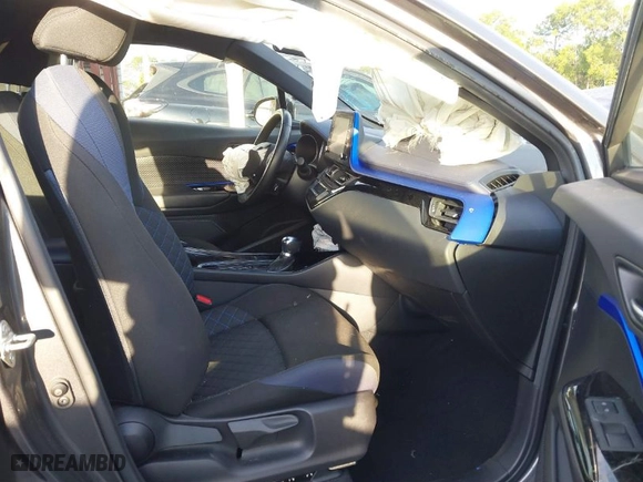 2020 Toyota C-HR LE with VIN JTNKHMBXXL1087676, listed as a IAAI auction lot 41662260 with 68,870 mi miles. Bid and sale history available at carsss.com. Image 5.