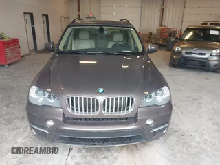 2013 BMW X5 xDrive35i z VIN 5UXZV4C54D0B21144, wystawiony jako IAAI lot #42304165 z przebiegiem 164 673 mil mil oraz . Historia ofert i sprzedaży dostępna na DreamBid. Obrazek 12.