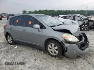 2007 Nissan Versa SL z VIN 3N1BC13E07L459929, wystawiony jako Copart lot #57472125 z przebiegiem 118 471 mil mil oraz Szkoda całkowita • Salvage title. Historia ofert i sprzedaży dostępna na DreamBid. Obrazek 4.