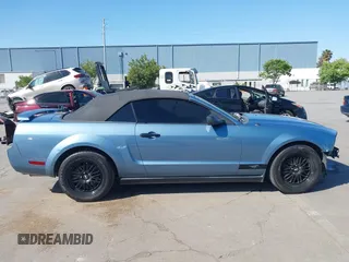 2005 Ford Mustang Deluxe with VIN 1ZVFT84N655232308, listed as a IAAI auction lot 42139250 with 200,850 mi miles. Bid and sale history available at carsss.com. Image 14.