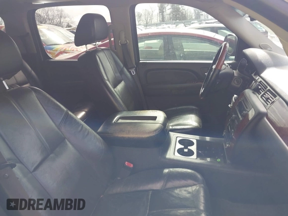 2007 Chevrolet Suburban LS with VIN 1GNFC16047J252702, listed as a IAAI auction lot 41576927 with 401,122 mi miles and . Bid and sale history available at DreamBid. Image 5.