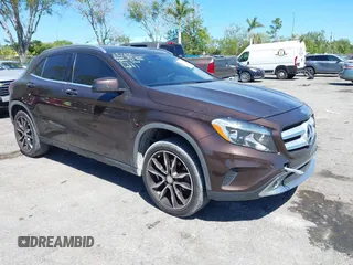 2017 Mercedes-Benz GLA 250 z VIN WDCTG4EB4HJ357191, wystawiony jako IAAI lot #41813302 z przebiegiem 62 745 mil mil oraz . Historia ofert i sprzedaży dostępna na DreamBid. Obrazek 1.