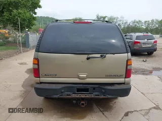 2001 Chevrolet Tahoe LT z VIN 1GNEK13T01R128643, wystawiony jako IAAI lot #42286231 z przebiegiem 186 852 mil mil oraz . Historia ofert i sprzedaży dostępna na DreamBid. Obrazek 17.