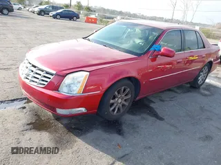 2008 Cadillac DTS 1SA z VIN 1G6KD57Y68U165791, wystawiony jako IAAI lot #41579605 z przebiegiem 94 451 mil mil oraz . Historia ofert i sprzedaży dostępna na DreamBid. Obrazek 17.