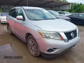 2014 Nissan Pathfinder SV with VIN 5N1AR2MM7EC630151, listed as a IAAI auction lot 42118516 with 165,431 mi miles. Bid and sale history available at carsss.com. Image 1.