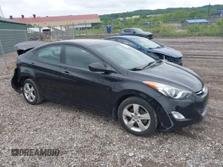 2013 Hyundai Elantra GLS z VIN 5NPDH4AE7DH421637, wystawiony jako IAAI lot #42354348 z przebiegiem 113 895 mil mil oraz . Historia ofert i sprzedaży dostępna na DreamBid. Obrazek 1.