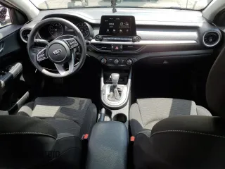 2021 Kia Forte LXS z VIN 3KPF24AD1ME334550, wystawiony jako Copart lot #58442565 z przebiegiem 63 556 mil mil oraz Szkoda całkowita • Salvage title. Historia ofert i sprzedaży dostępna na DreamBid. Obrazek 8.