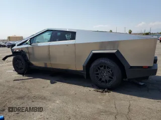 2024 Tesla Cybertruck Cyberbeast z VIN 7G2CEHEE6RA019467, wystawiony jako Copart lot #64861264 z przebiegiem 1776 mil mil oraz Szkody całkowita. Historia ofert i sprzedaży dostępna na DreamBid. Obrazek 2.