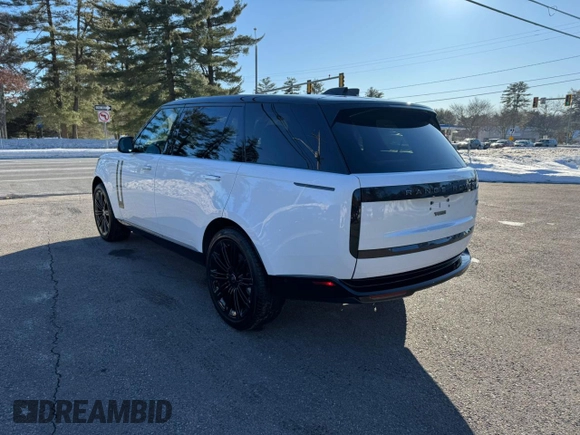 2023 Land Rover Range Rover SE z VIN SALKPBFU8PA009035, wystawiony jako Copart lot #46797635 z przebiegiem 37 025 mil mil oraz Czysty tytuł • Clean title. Historia ofert i sprzedaży dostępna na DreamBid. Obrazek 4.
