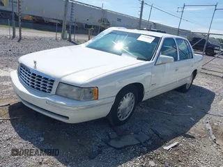 1999 Cadillac DeVille z VIN 1G6KD54Y3XU712969, wystawiony jako IAAI lot #42344041 z przebiegiem 169 572 mil mil oraz . Historia ofert i sprzedaży dostępna na DreamBid. Obrazek 2.