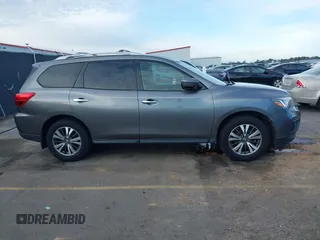 2017 Nissan Pathfinder SV z VIN 5N1DR2MN7HC660048, wystawiony jako IAAI lot #41447330 z przebiegiem 138 524 mil mil oraz . Historia ofert i sprzedaży dostępna na DreamBid. Obrazek 13.