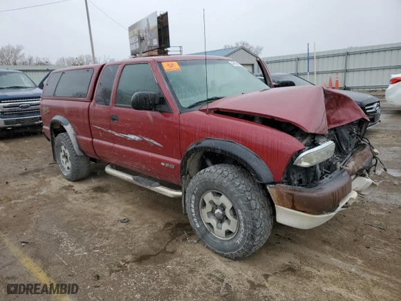 2002 Chevrolet S-10 LS with VIN 1GCCT19W828236708, listed as a Copart auction lot 49498415 with 243,633 mi miles and Salvage Title. Bid and sale history available at carsss.com. Image 4.