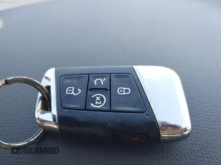 2025 Volkswagen Jetta GLI Autobahn z VIN 3VW2T7BU9SM003551, wystawiony jako IAAI lot #41808269 z przebiegiem 4 038 mil mil oraz . Historia ofert i sprzedaży dostępna na DreamBid. Obrazek 11.