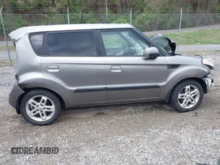 2010 Kia Soul + with VIN KNDJT2A29A7147675, listed as a IAAI auction lot 41962102 with 173,862 mi miles. Bid and sale history available at carsss.com. Image 13.