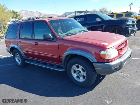 2000 Ford Explorer XLT with VIN 1FMDU73E7YZB22587, listed as a IAAI auction lot 41658860 with 204,936 mi miles. Bid and sale history available at carsss.com. Image 1.