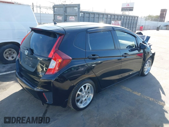 2015 Honda Fit LX z VIN 3HGGK5H57FM717203, wystawiony jako IAAI lot #41615075 z przebiegiem 99 933 mil mil oraz . Historia ofert i sprzedaży dostępna na DreamBid. Obrazek 4.