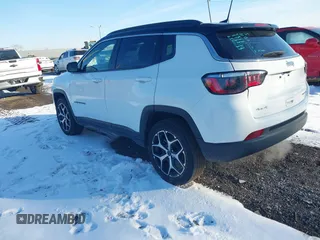 2025 Jeep Compass Limited with VIN 3C4NJDCNXST531729, listed as a IAAI auction lot 41542033 with 1,323 mi miles and . Bid and sale history available at DreamBid. Image 3.