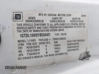 2000 GMC Safari Cargo with VIN 1GTDL19W8YB504401, listed as a IAAI auction lot 41692852 with Not Provided miles. Bid and sale history available at carsss.com. Image 9.