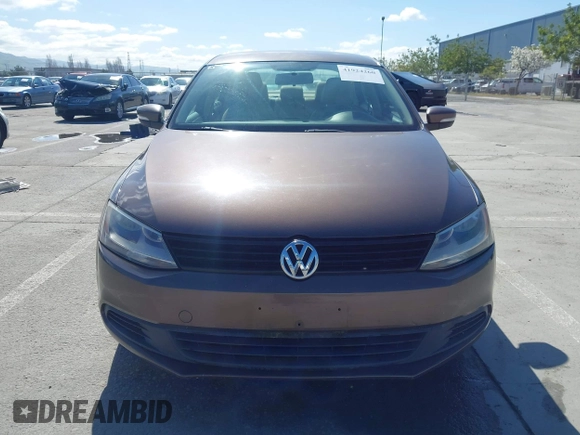 2011 Volkswagen Jetta Sedan SE w/Convenience & Sunroof PZEV with VIN 3VWDZ7AJ8BM388647, listed as a IAAI auction lot 41924260 with 156,583 mi miles. Bid and sale history available at carsss.com. Image 12.