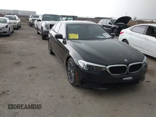 2019 BMW 5 Series 530i z VIN WBAJA5C58KWW11641, wystawiony jako IAAI lot #41946359 z przebiegiem 48 635 mil mil oraz . Historia ofert i sprzedaży dostępna na DreamBid. Obrazek 1.