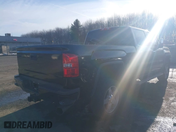 2017 GMC Sierra 2500HD SLT with VIN 1GT12TEY1HF213286, listed as a IAAI auction lot 41696875 with 55,047 mi miles. Bid and sale history available at carsss.com. Image 4.