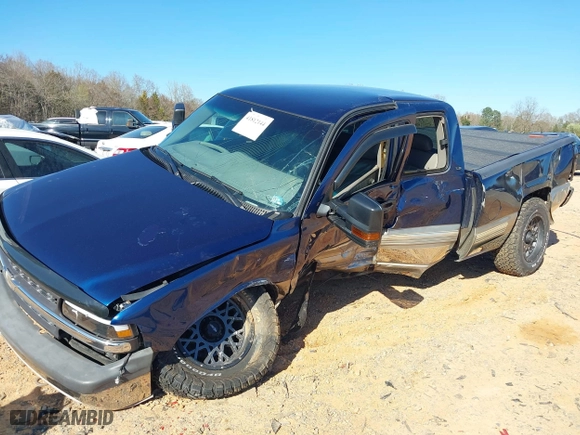 2000 Chevrolet Silverado 1500 LS with VIN 2GCEK19TXY1220801, listed as a IAAI auction lot 41812144 with 206,128 mi miles. Bid and sale history available at carsss.com. Image 6.