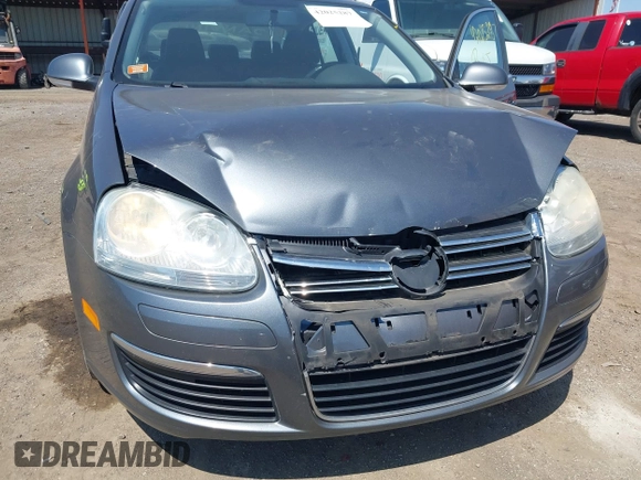 2009 Volkswagen Jetta Sedan SE with VIN 3VWRM71K39M028354, listed as a IAAI auction lot 42025287 with 140,351 mi miles. Bid and sale history available at carsss.com. Image 6.