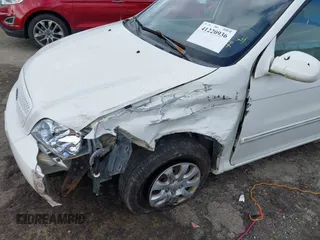 2005 Kia Sedona LX with VIN KNDUP132356708456, listed as a IAAI auction lot 41220936 with 172,960 mi miles. Bid and sale history available at carsss.com. Image 6.