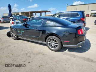 2012 Ford Mustang Premium z VIN 1ZVBP8AM3C5214411, wystawiony jako Copart lot #64656115 z przebiegiem 129 732 mil mil oraz Szkoda całkowita • Salvage title. Historia ofert i sprzedaży dostępna na DreamBid. Obrazek 2.