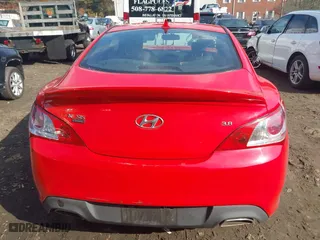 2010 Hyundai Genesis Coupe Grand Touring with VIN KMHHU6KH8AU014991, listed as a IAAI auction lot 40725251 with 116,051 mi miles. Bid and sale history available at carsss.com. Image 16.